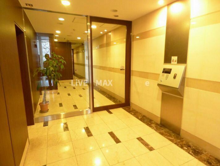 物件外観写真3　(～オートロックで安心のセキュリティ～)