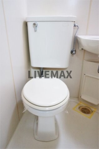 物件内観写真10　(ゆったりとした空間のトイレです)