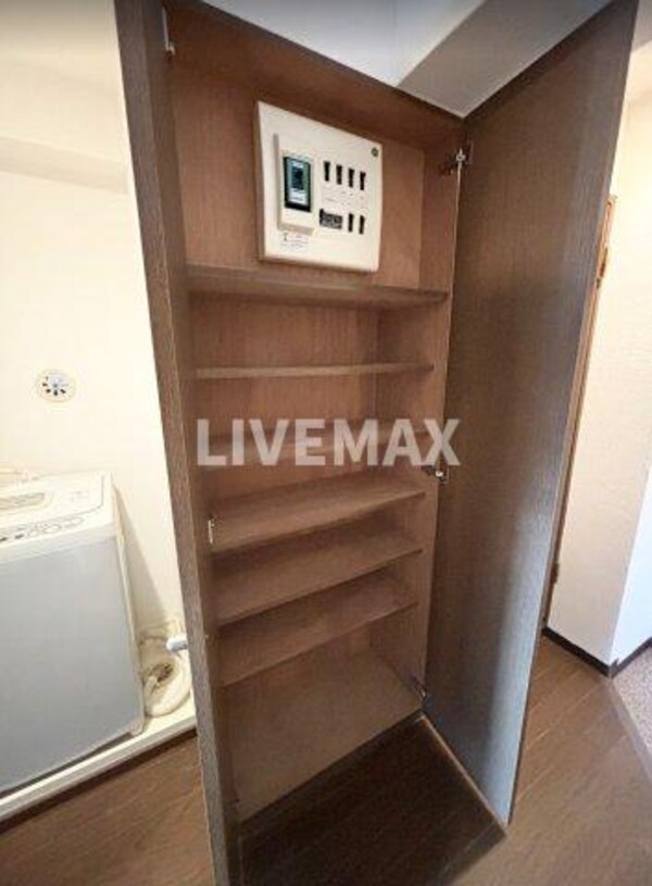 収納(備え付け家具備品（同仕様）)
