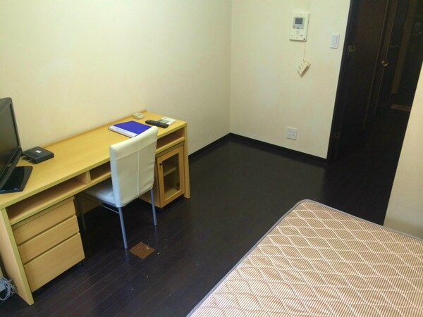 寝室(弊社は都内全域の家具家電付き物件がご紹介可能です。)