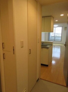 物件内観写真12　(別号室の写真)