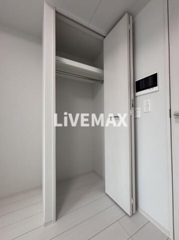 物件内観写真13　(別号室のためフローリングが異なります。)