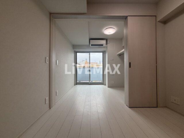 物件内観写真6　(別号室につきフローリングが異なります。)