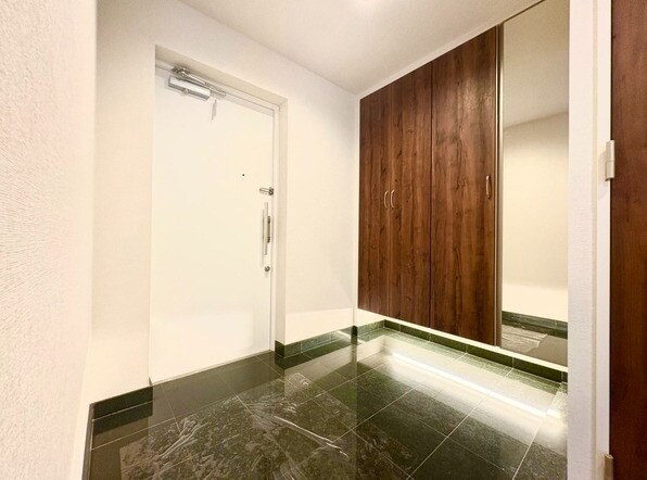 物件内観写真11　(別号室の写真)