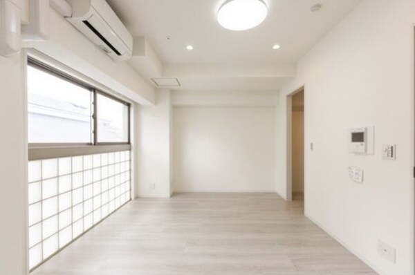 居室(別号室参考写真　2025年7月リノベーション完工予定)
