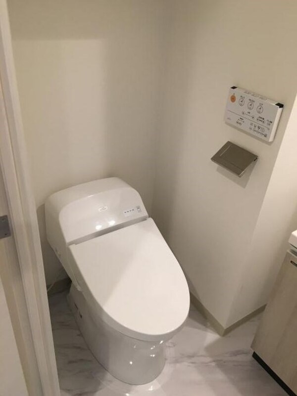 トイレ(別号室参考写真)