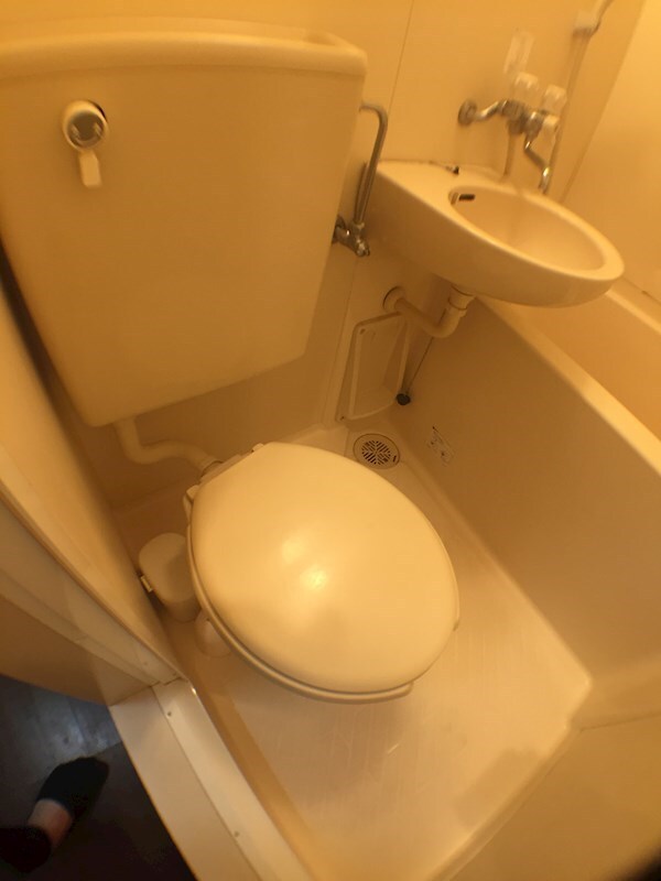トイレ(弊社は都内全域の家具家電付き物件をご紹介可能です。)