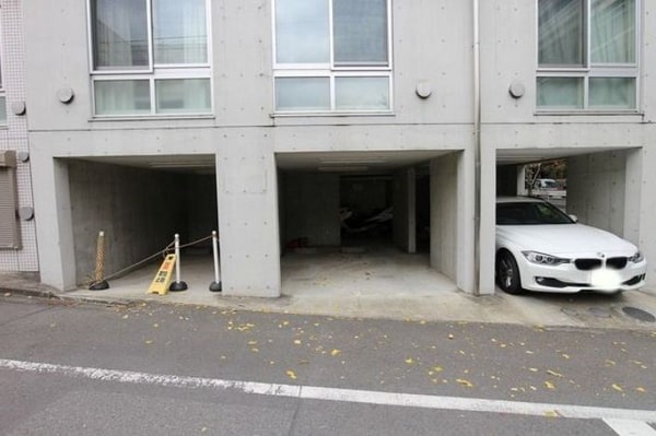 駐車場(★《見学予約受け付け中》設備充実のハイグレード賃貸マンション)