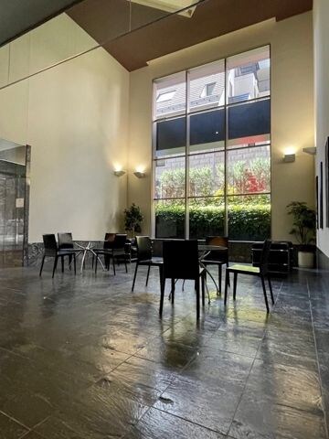 物件外観写真5　(清潔なロビーです)