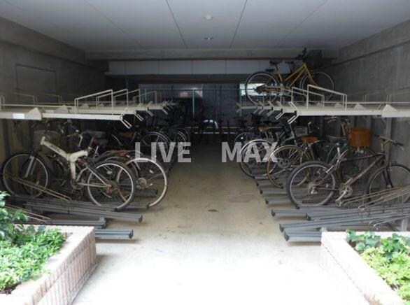 物件内観写真10　(駐輪場)