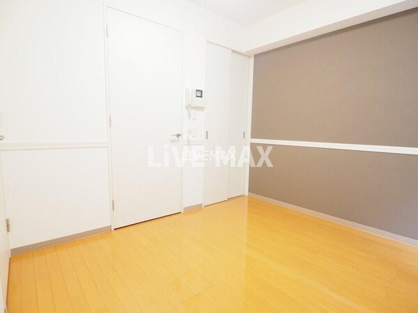 寝室(仲介手数料は賃料の半月分です)