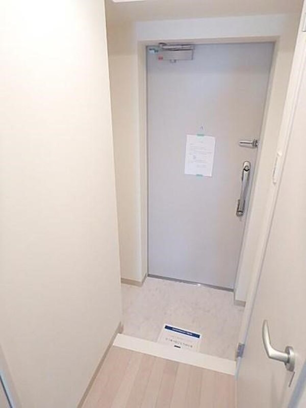玄関(東西線・門前仲町駅より徒歩6分のマンション！独立洗面台完備！)