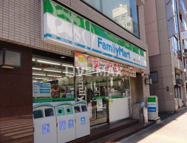 物件外観写真9　(ファミリｰマｰト 大田本羽田二丁目店（326m）)