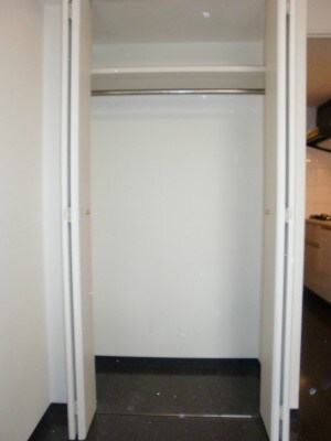 物件内観写真13　(家電・家具が1式揃っております。)