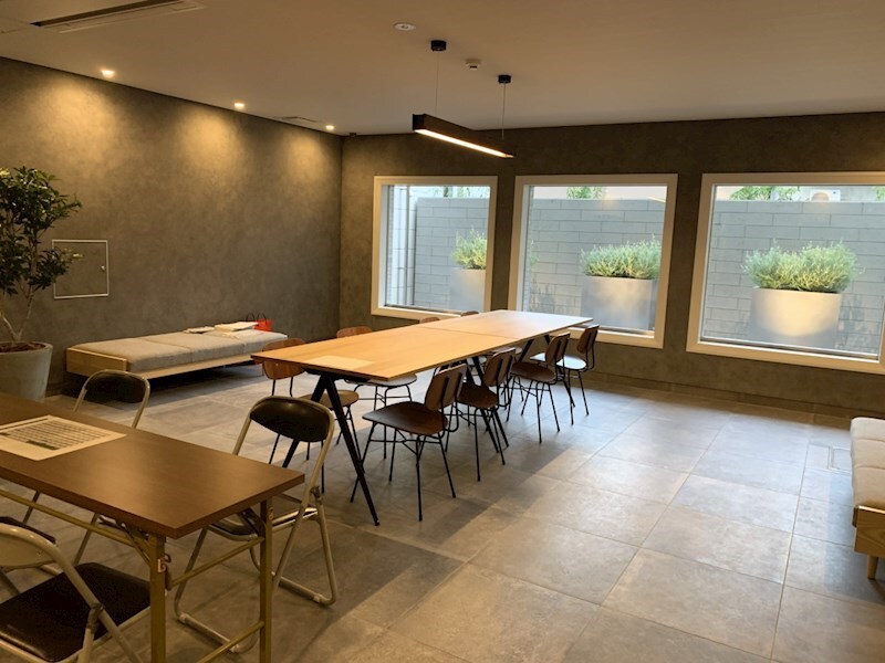 物件外観写真3　(コンシェルジュ付きのロビー)