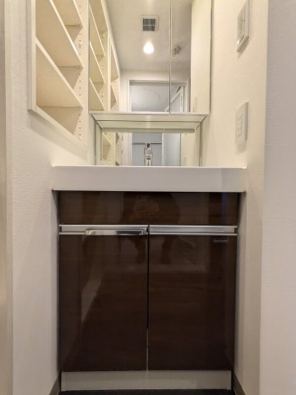 独立洗面台