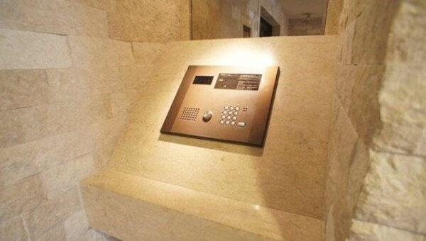 玄関(家具家電付きセットアップ賃貸)