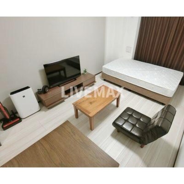 居室(家具家電設置例です)