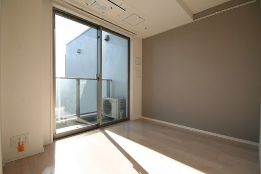 物件内観写真7　(※各住戸によってフローリング・建具のカラーが異なりので、現況)