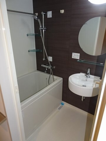 物件内観写真9　(※各住戸によってフローリング・建具のカラーが異なりので、現況)