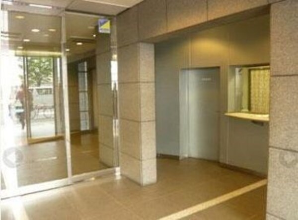 エントランス(弊社は全物件が仲介手数料半月分+税でご紹介可能です。)