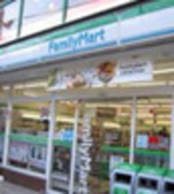 周辺環境(ファミリーマート 木場二丁目店 832m)