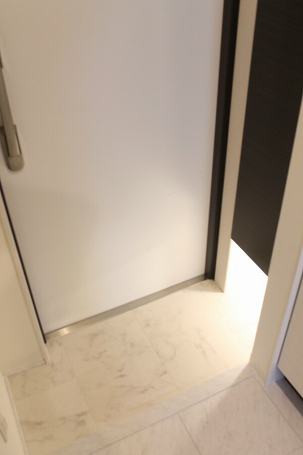 玄関(家具家電一式ついてます！)