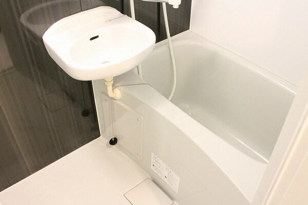 浴室(家具家電一式ついてます！)