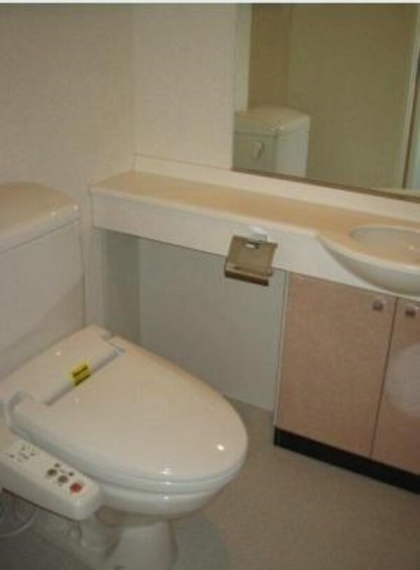 トイレ(家電・家具が1式揃っております。)