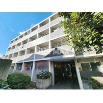 タッシ国立の外観写真