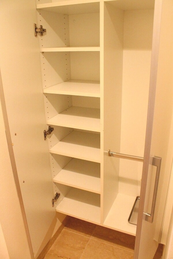 玄関(★家具家電付き物件なら総合管理店舗リブマックス新宿店【本店】)