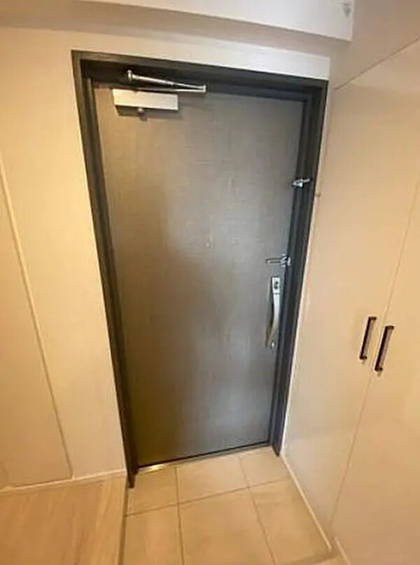 玄関(※同じ間取り別号室参考写真)