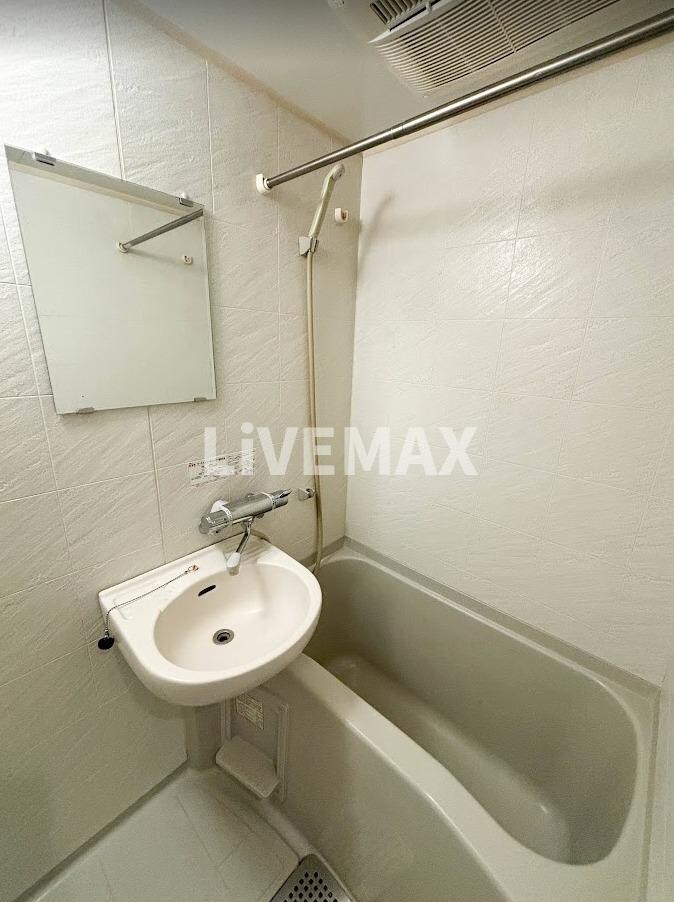 物件内観写真14　(家電・家具が1式揃っております。)