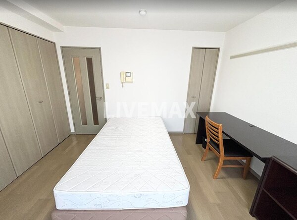 洋室(備え付け家具備品（同仕様）)