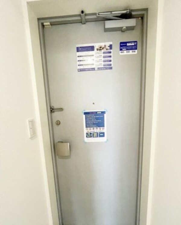 玄関(※同じタイプ別号室参考写真)