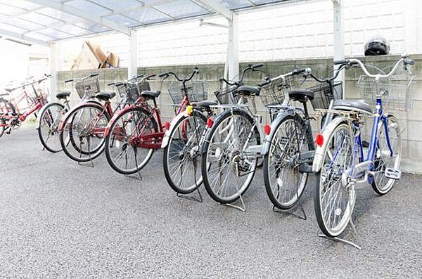 物件外観写真3　(駐輪場)