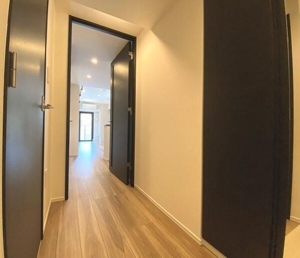 玄関(※同じ間取り別号室参考写真)