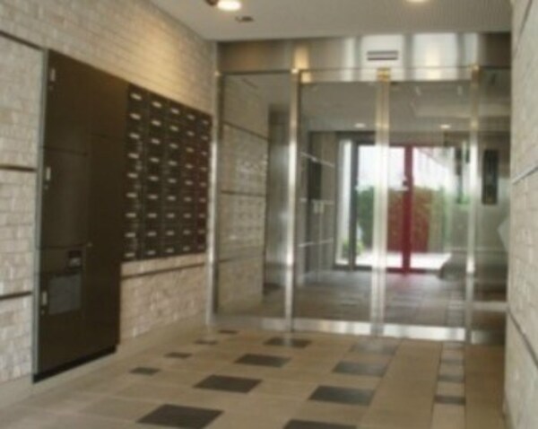 エントランス(弊社は全物件が仲介手数料半月分+税でご紹介可能です。)