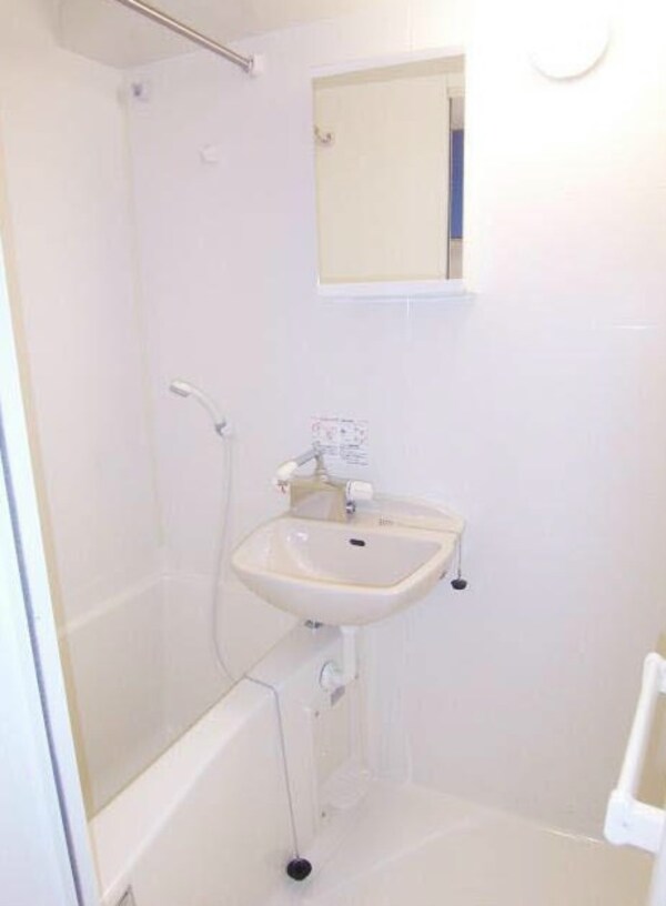 浴室(弊社は全物件が仲介手数料半月分+税でご紹介可能です。)