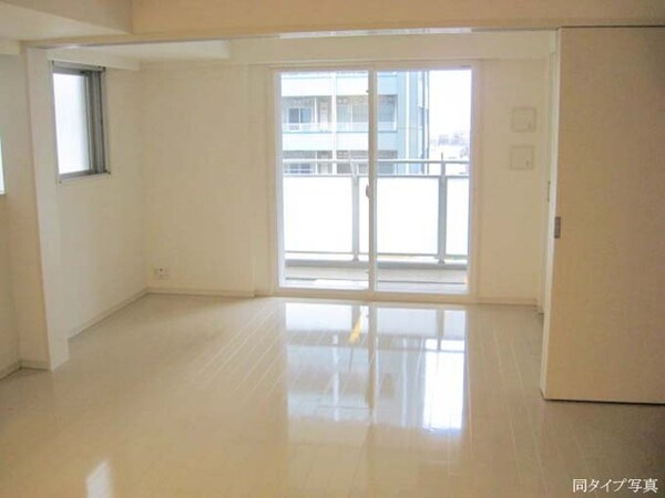 居室(※同じ間取り別号室参考写真)