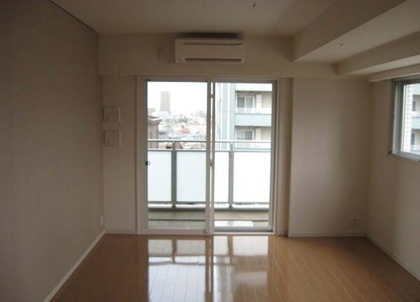 居室(※同じ間取り別号室参考写真
　現状優先)