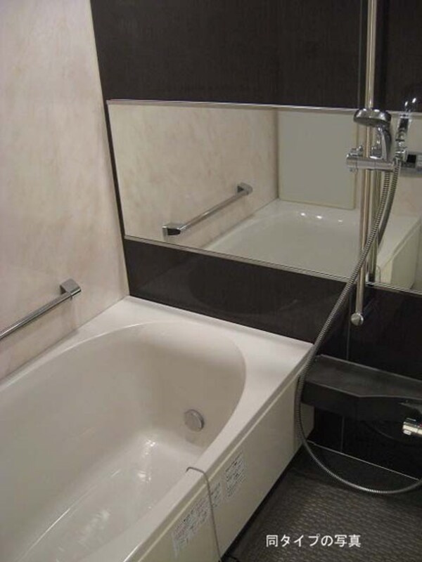 浴室(※同じ間取り別号室参考写真
　現状優先)