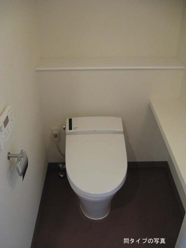 トイレ(※同じ間取り別号室参考写真
　現状優先)