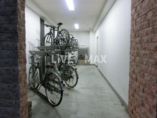 物件外観写真4　(駐輪場)