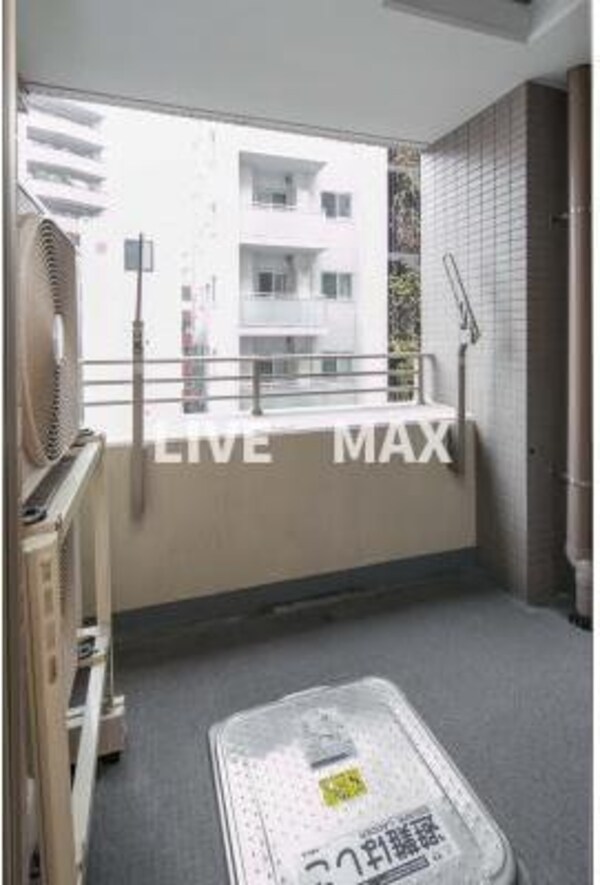 バルコニー(※同タイプ参考写真仕様。フロアなどの色が異なる可能性がござい)