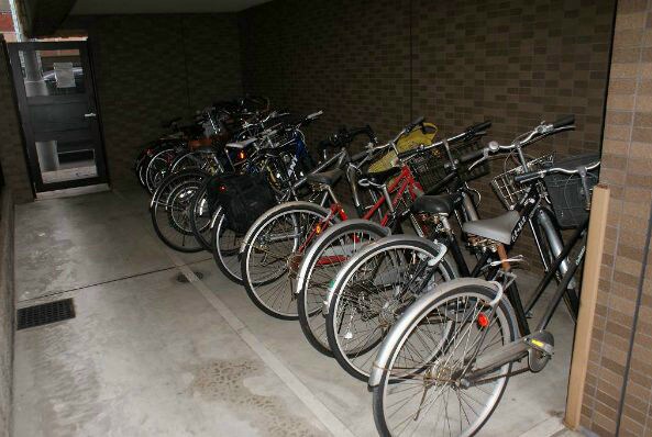 物件内観写真13　(駐輪場)