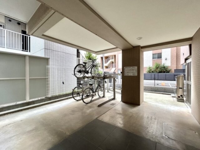 物件外観写真4　(駐輪場)
