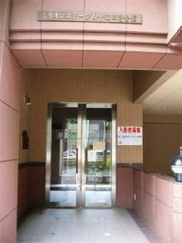 エントランス(★弊社の仲介手数料は賃料の半額＋税です★)