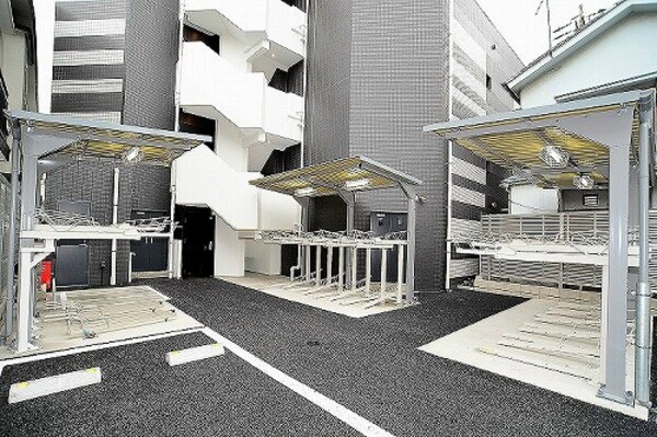 エントランス(駐輪場)