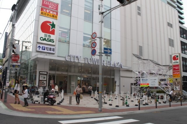 物件外観写真5　(阪急オアシス（164m）)